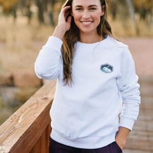 Zyia active White Crewneck Sweatshirt with Embroidered moon and mountain‎ XL